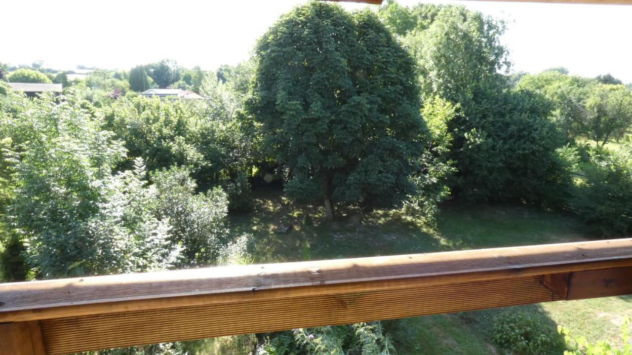Chatrou Chatelraould-Saint-Louvent Buitenkant foto